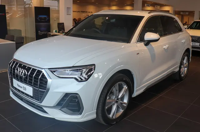 Audi Q3 F3